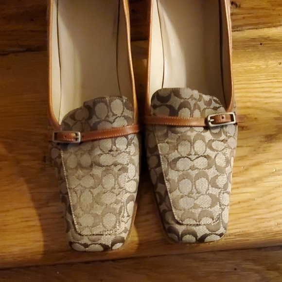 Coach Pumps - Picture 3 of 6